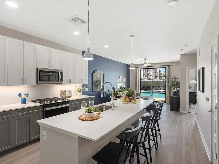 Alta Uptown — Photo 16