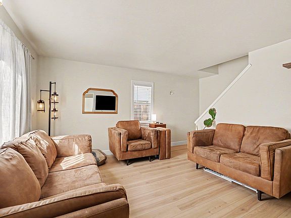 4th image of 3879 Shasta Cir