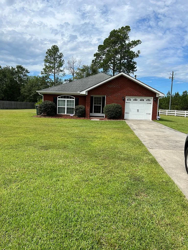 3 bed, 2.0 bath, 1365 sqft, $1,800 — Photo 1