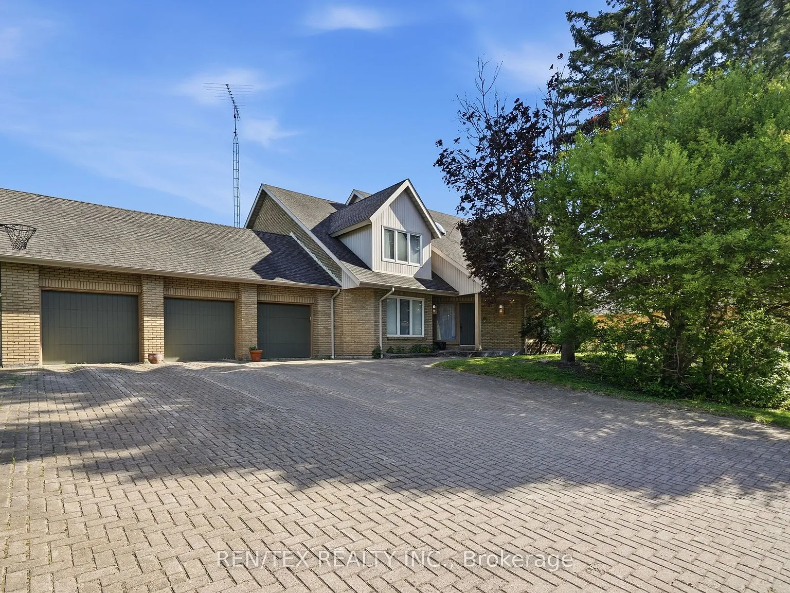 4 bed, $4,000 — Photo 1