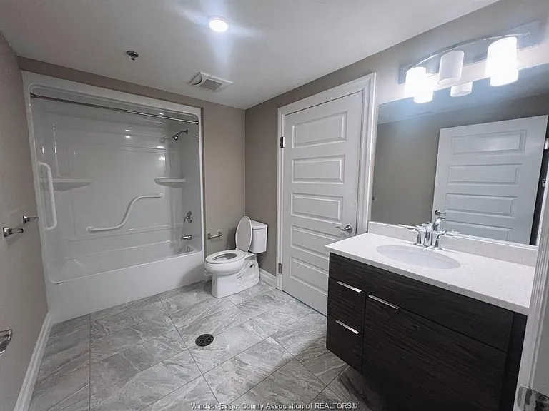 955 Ouellette Ave #102 — Photo 8