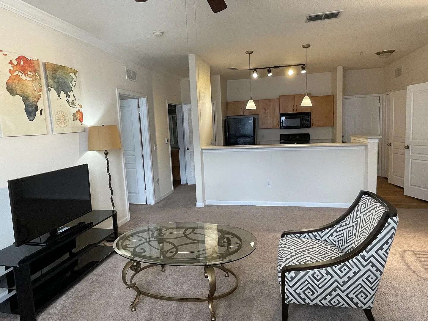 Furnished Condo in Southside — Photo 3