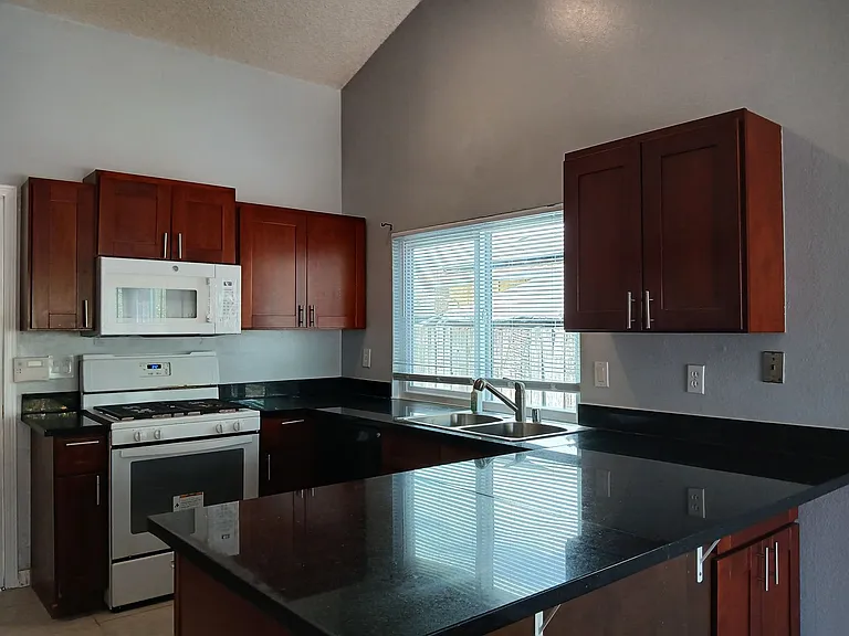 400 Mokelumne Dr — Photo 10