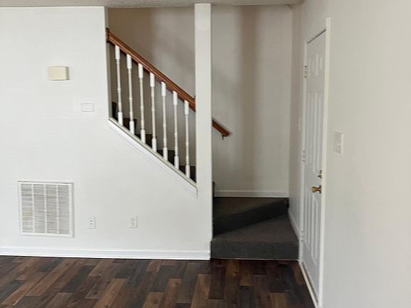 4th image of 303 Harwood St
