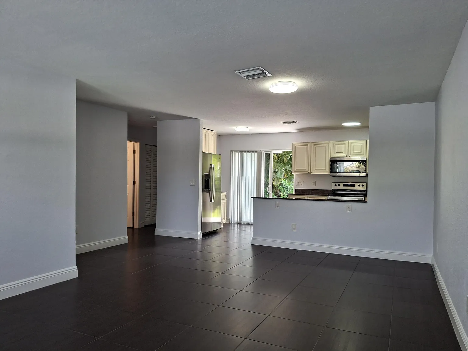 3 bed, 2.0 bath, 1326 sqft, $3,000 — Photo 3