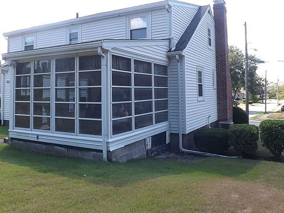 4th image of 211 Highland Ave