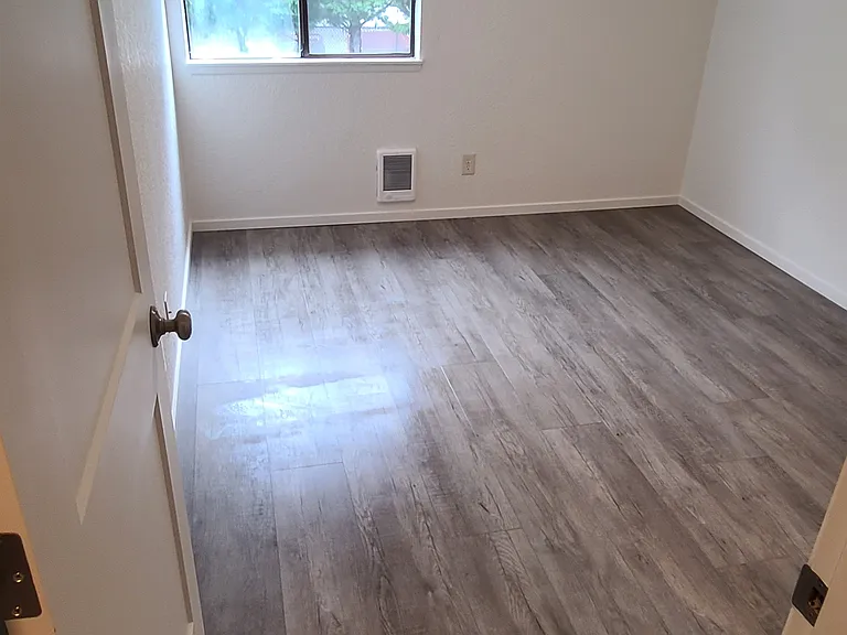 404 Railroad Ave #12 — Photo 14