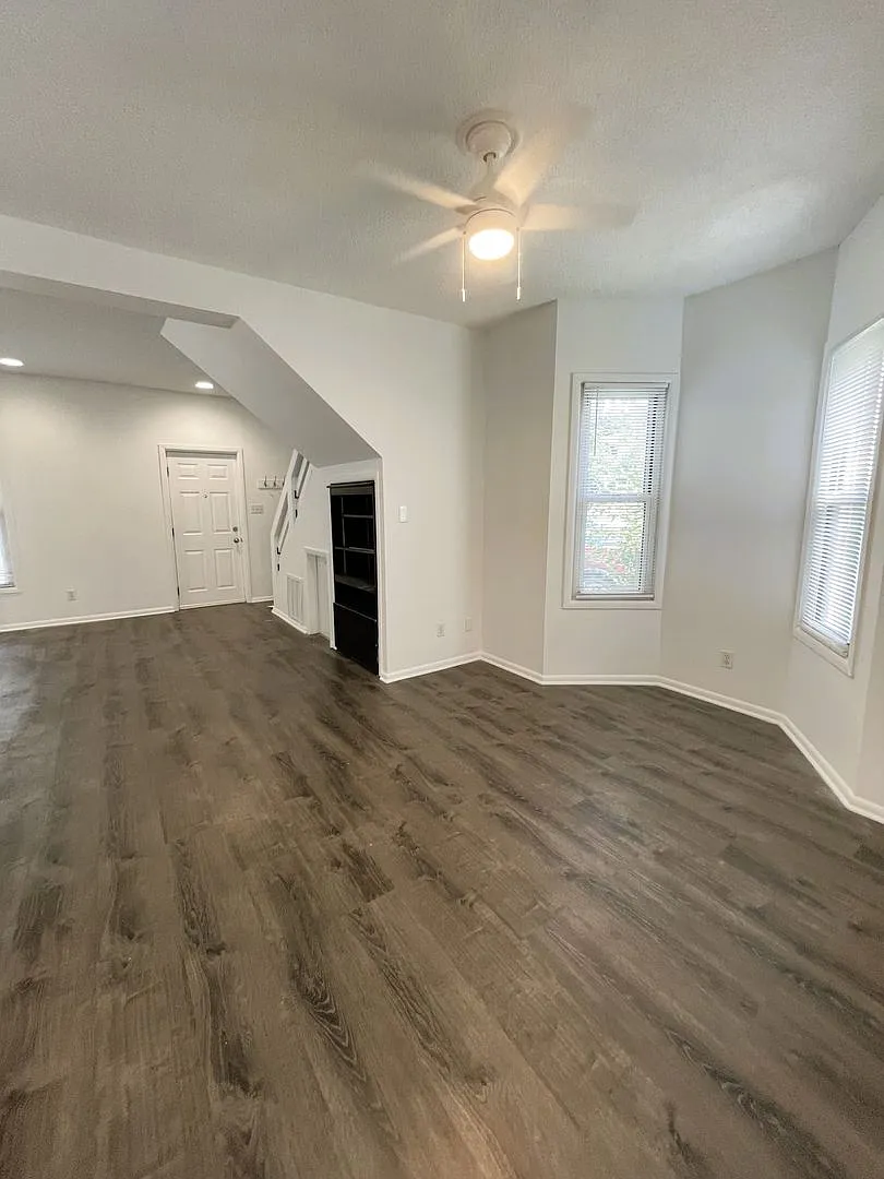 $2125 For Rent - Updated Maplewood Charmer With 2-Car Garage — Photo 4