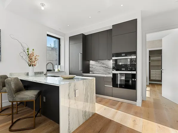 305 East 61st Street image 4 of 11