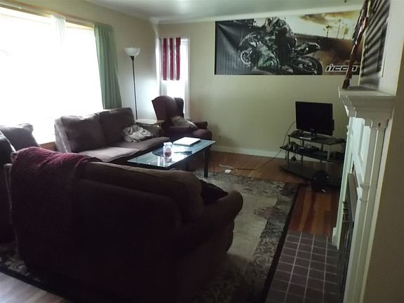 4th image of 601 Mary St