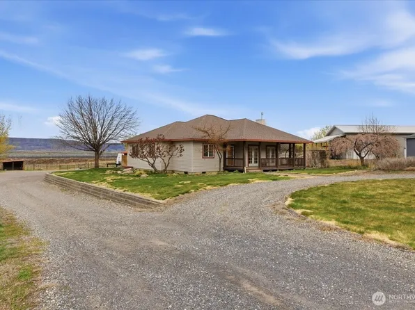 55676 Bay Area Dr NE, Electric City, WA 99123