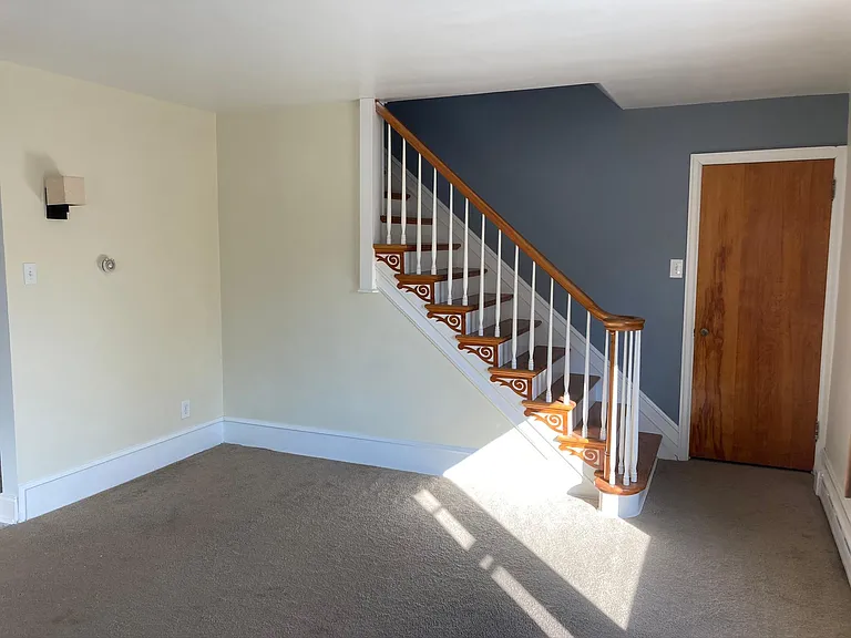 560 Seip Ave — Photo 6