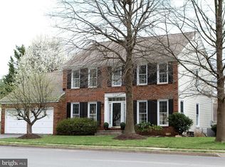 2657 Meadow Hall Dr, Herndon, VA 20171