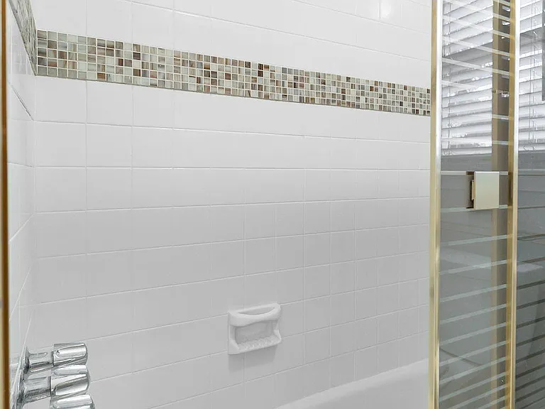453 Milton Ave — Photo 28
