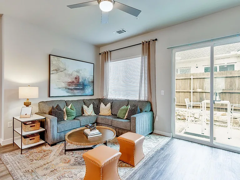 VLux Stoneridge — Photo 72