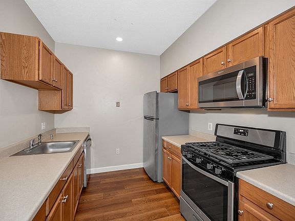 4th image of 21 Hampshire Rd APT 306