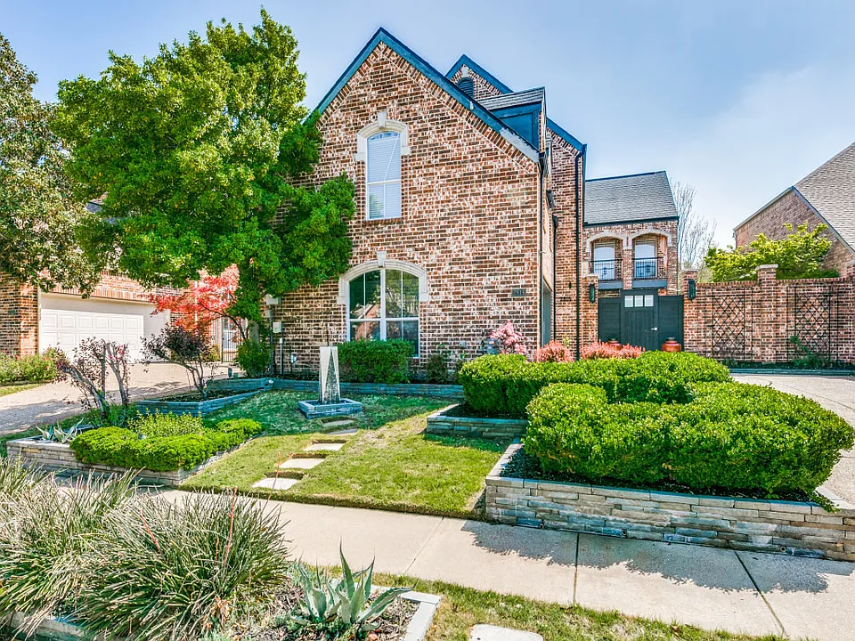 2816 Prestonwood Dr