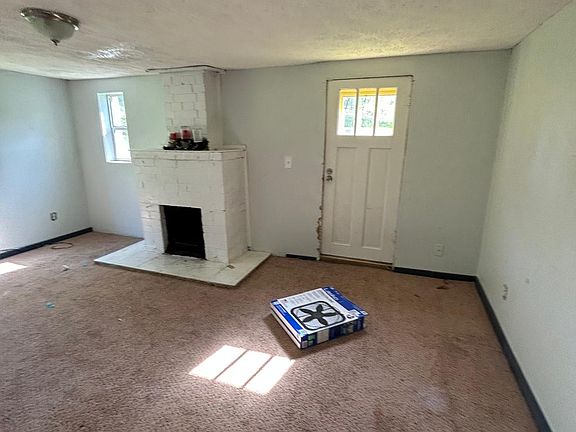 4th image of 66 Franklin Ave