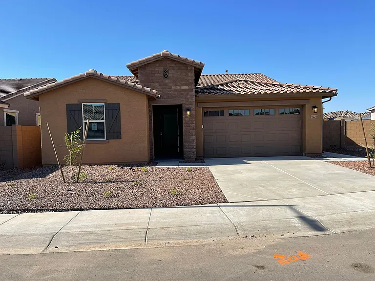 9224 W Montecito Ave — Photo 2