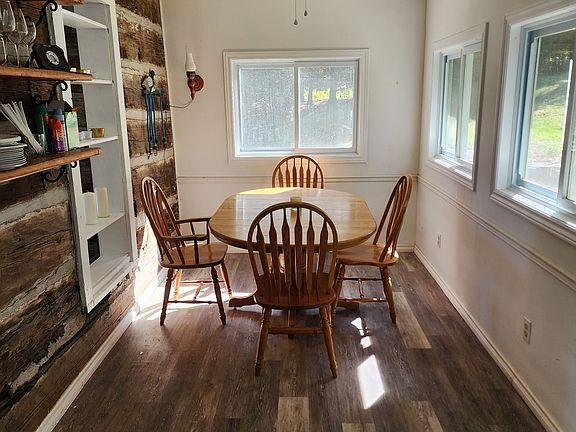 4th image of 24 Daniels Ln
