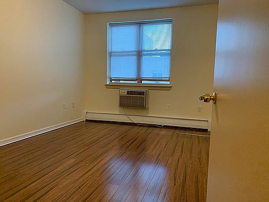 4th image of 60 E 118th St #63