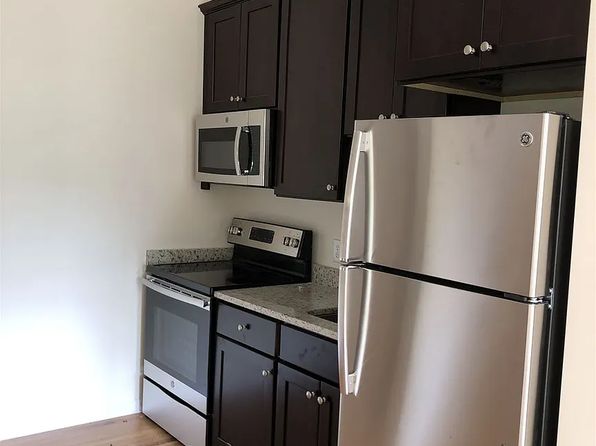 60 High St #2A, Bristol, CT 06010