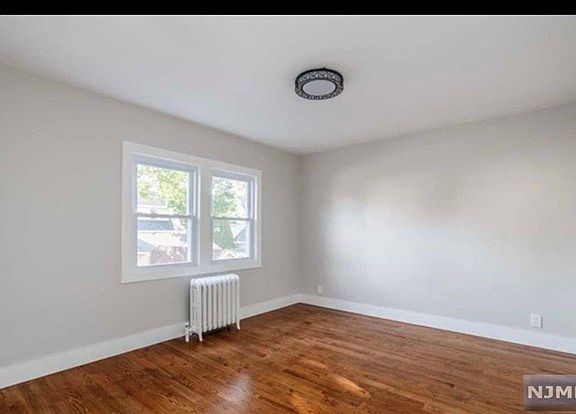 3rd image of 450 Lawton Ave Floor 2