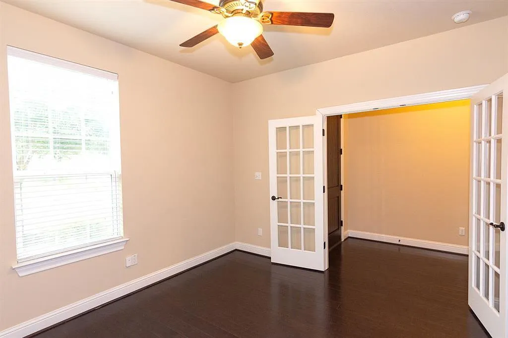 3 bed, 2.0 bath, 1979 sqft, $2,600 — Photo 4