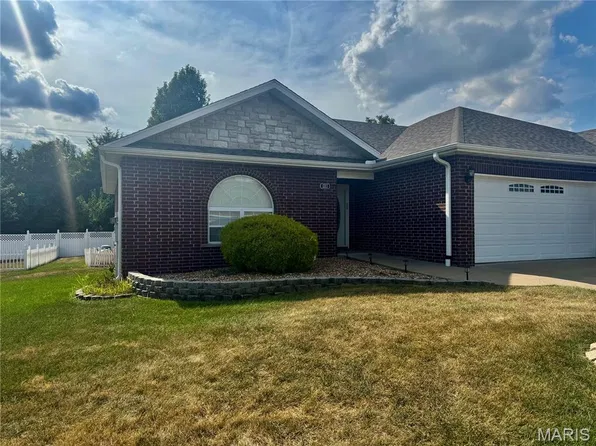 1311 Dara Dr, Lebanon, MO 65536