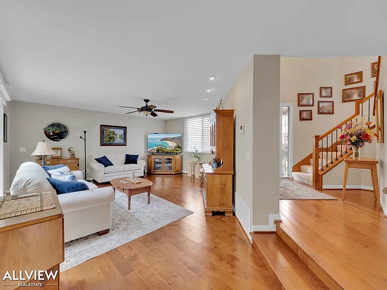 17547 Devereux Rd — Photo 9