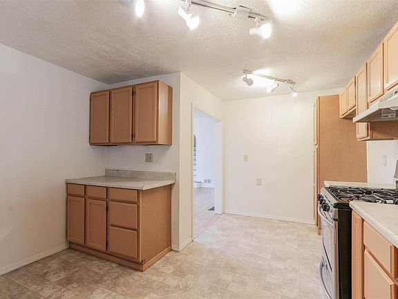 3rd image of 374 Wood Ave