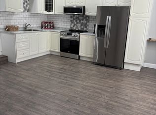 37 Chatham St, Deer Park, NY 11729