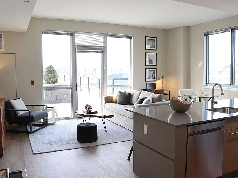 880 Pacific St — Photo 7