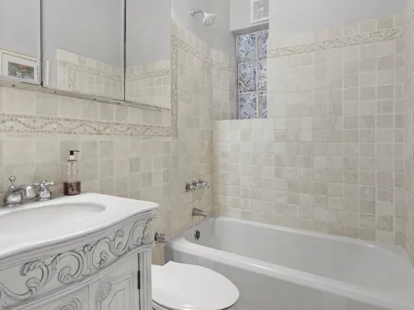 11 West 81st Street image 7 of 7