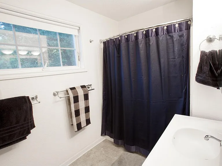 4821 SW 31st Dr — Photo 5