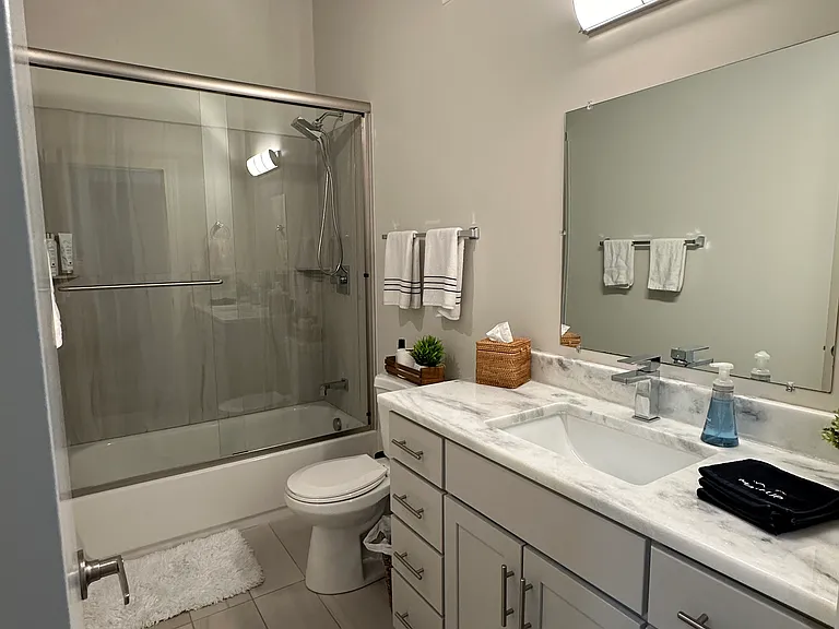 Second full bathroom with shower/tub combo