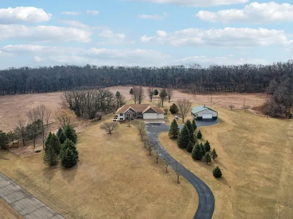 W3361 Buffalo Hills Road, Pardeeville, WI 53954