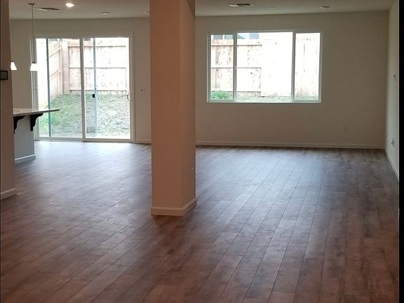 3rd image of 1221 Vista Way
