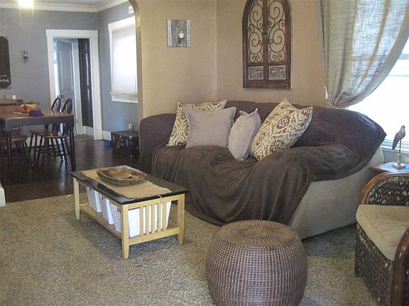 3rd image of 1428 E Duryea Ave