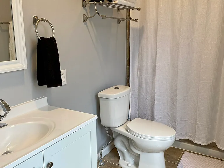 1031 Elm St #A — Photo 12
