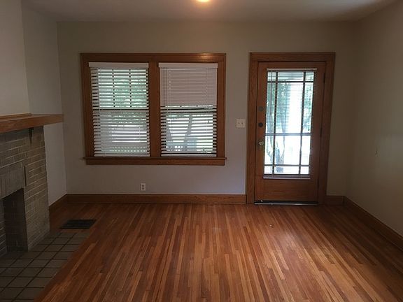 3rd image of 995 Northwest Blvd
