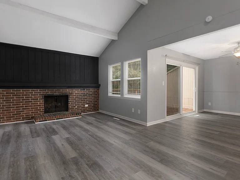 577 NW Valleybrook Rd — Photo 8