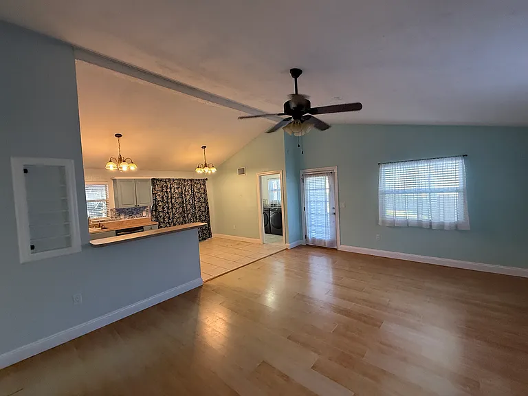 448 Glenwood Ave — Photo 7