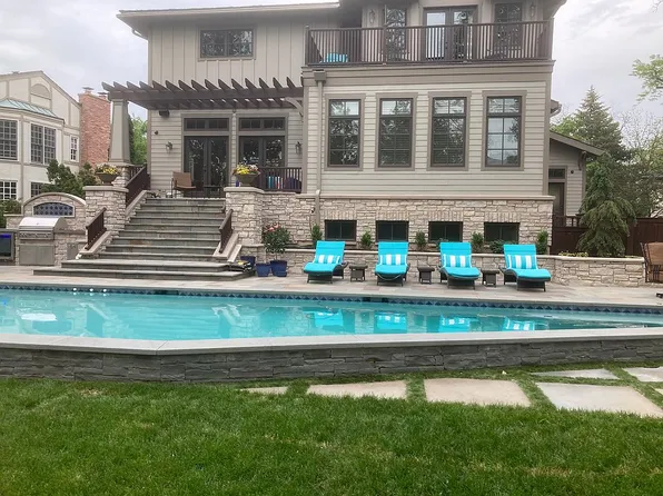 948 Raleigh Rd, Glenview, IL 60025