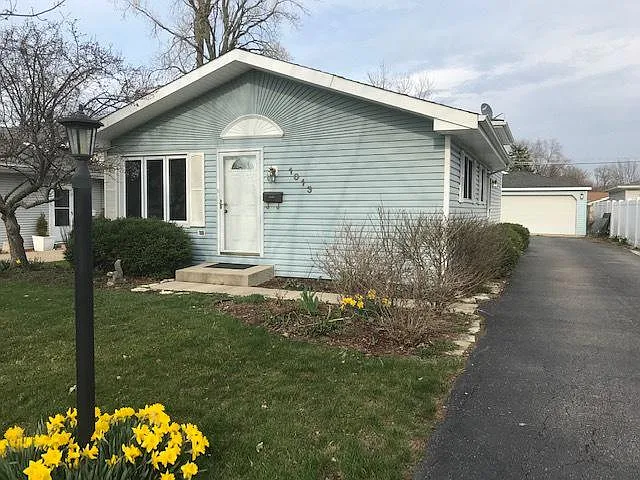 1013 Florence St photo 1