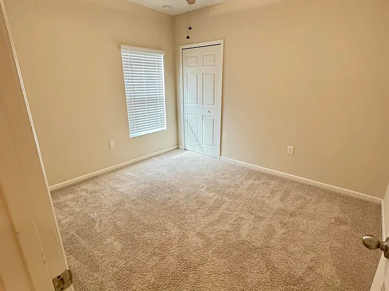 590 Trymore Dr SE — Photo 13