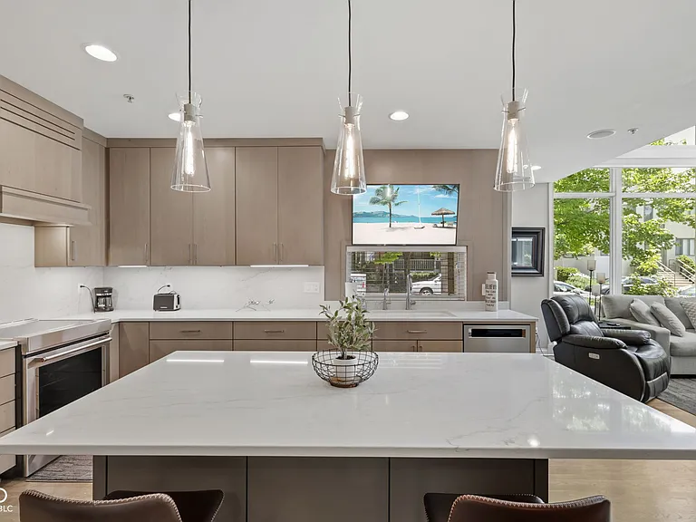 932 N Broadway St #1 — Photo 9