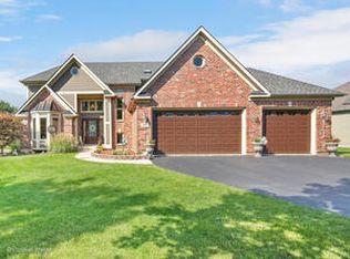 203 Risch Ct, West Chicago, IL 60185