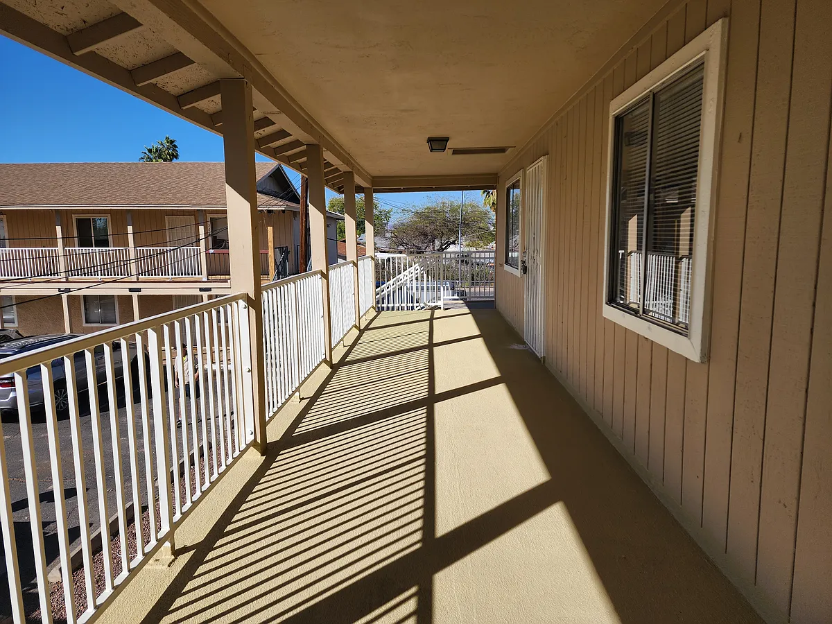 Building Photo - 143 S Doran #206
