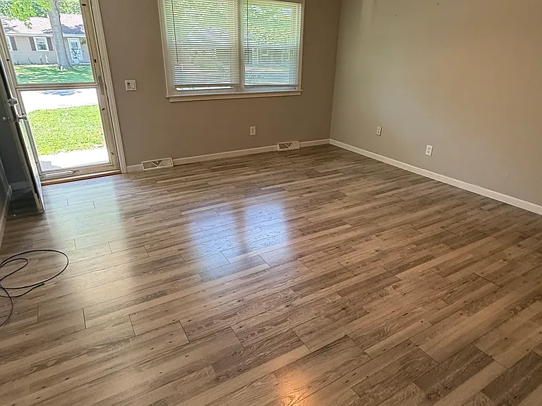 827 Cypress Dr — Photo 3